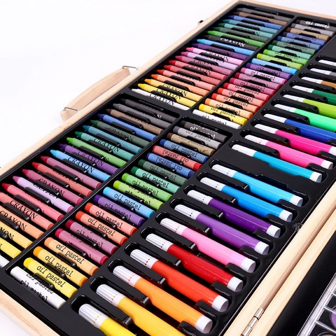 Drveni kofer sa priborom za crtanje i slikanje